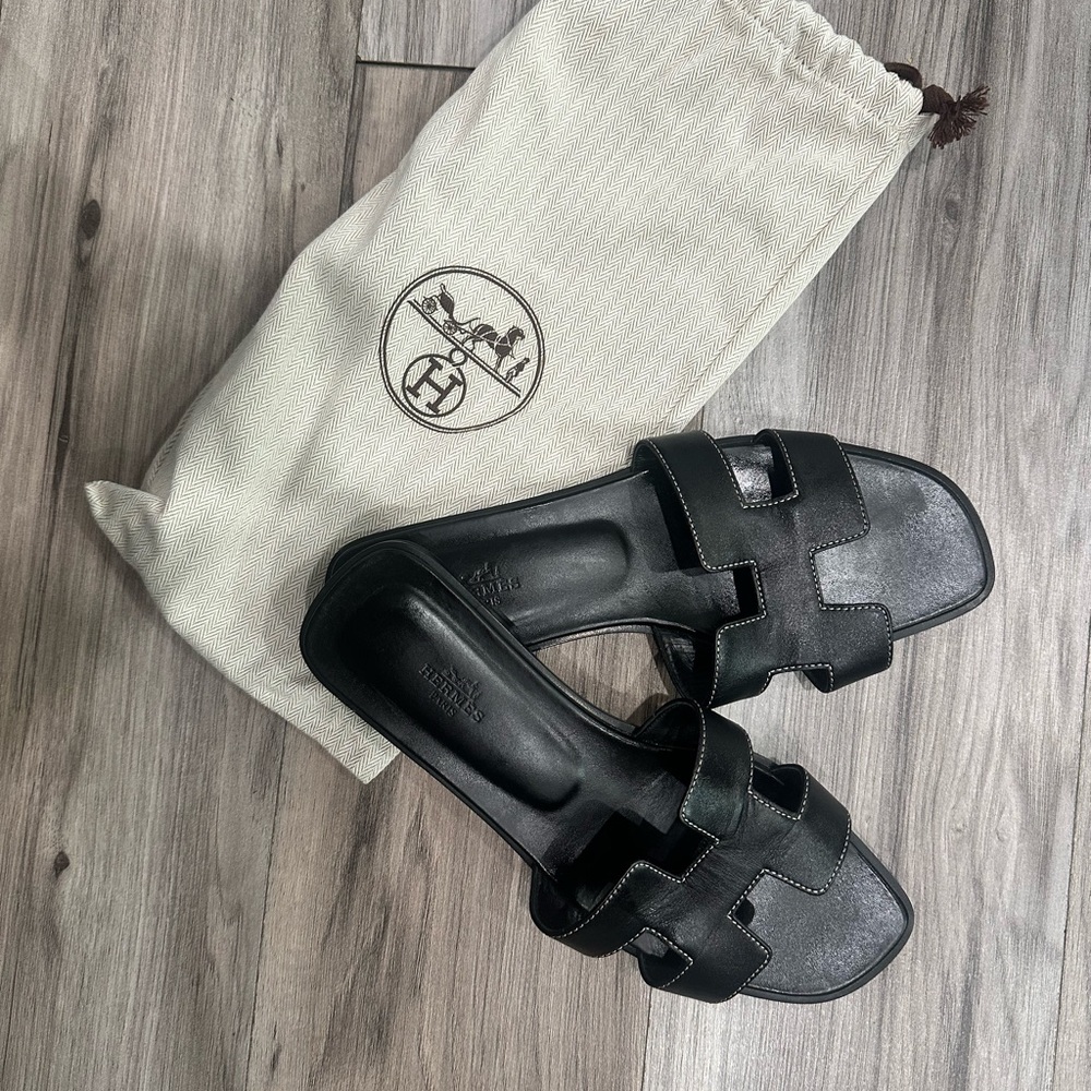 Hermès Black Leather Sandals